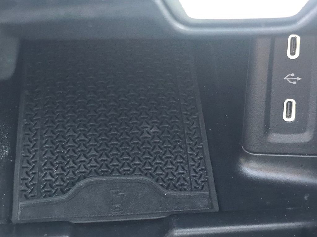 Used 2026 Mercedes-Benz GLC 300 4MATIC image 31