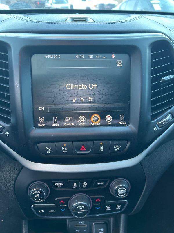 Used 2017 Jeep Cherokee Overland w/ Technology Group image 7