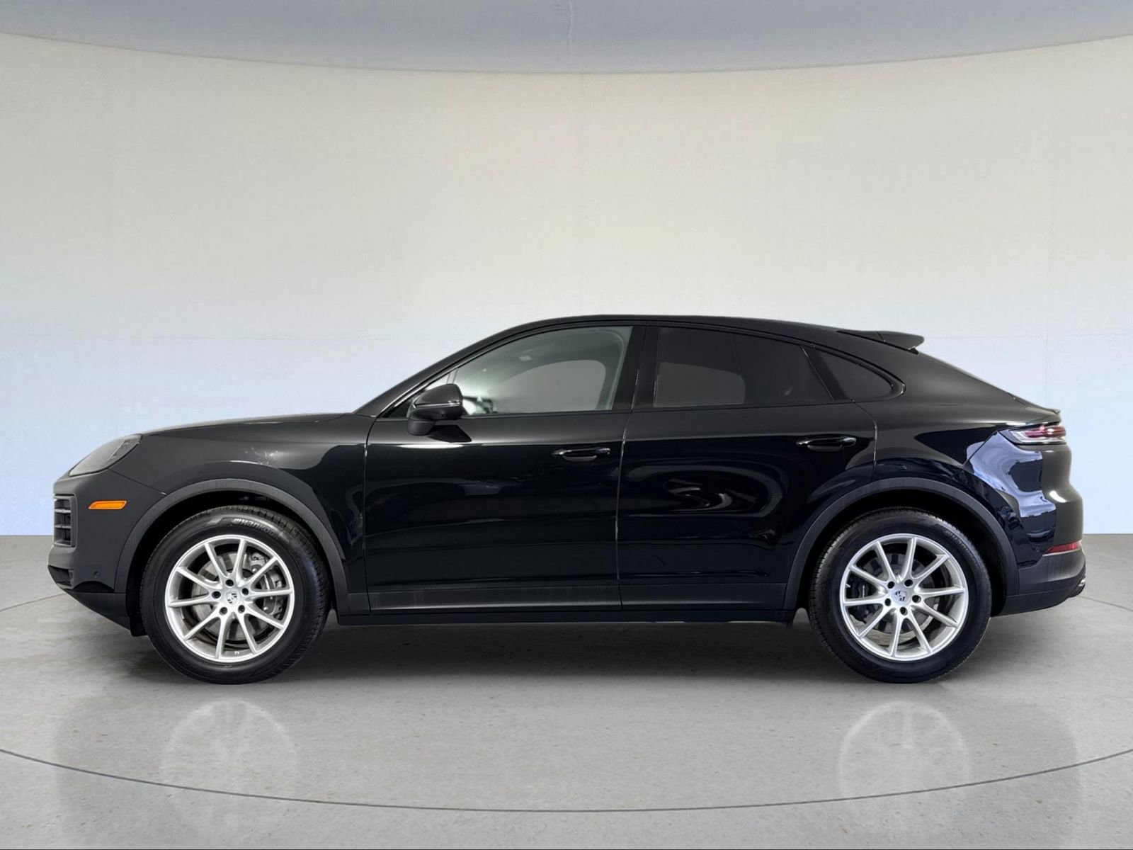 Certified 2025 Porsche Cayenne Coupe image 2