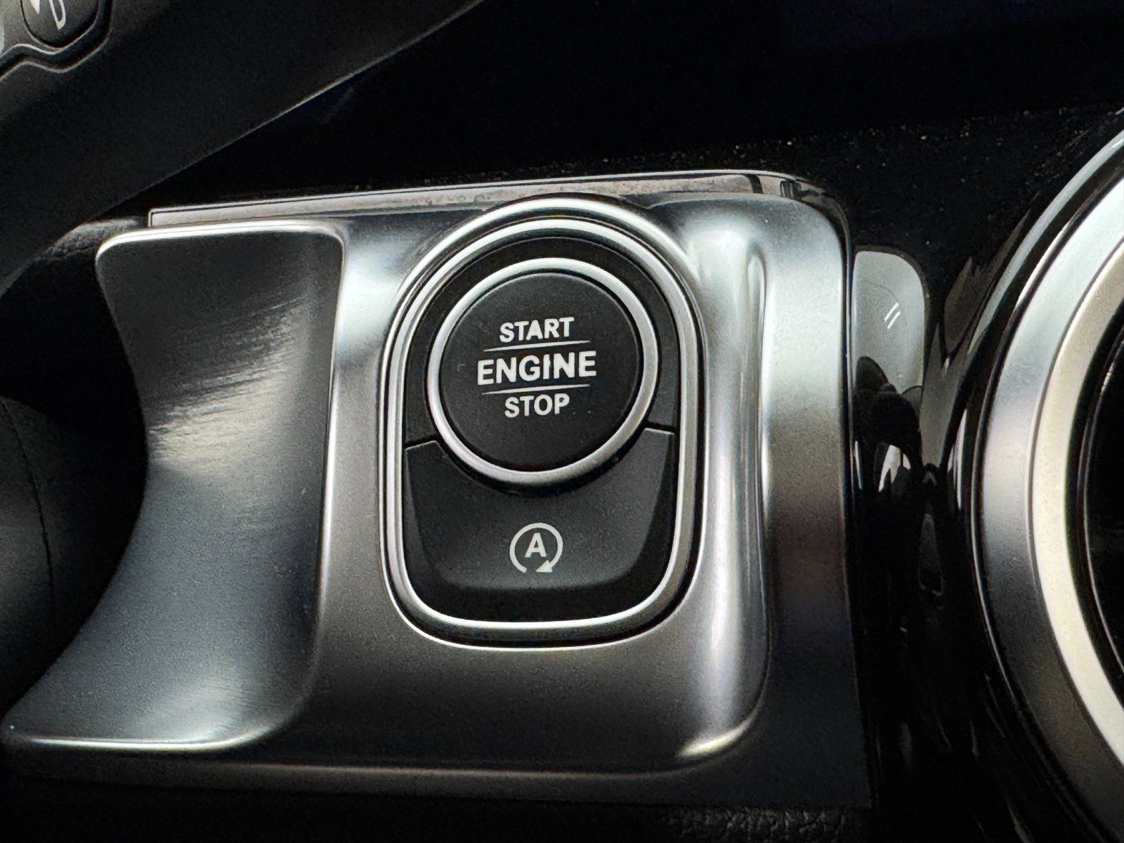 Used 2020 Mercedes-Benz GLB 250 4MATIC w/ Premium Package image 22