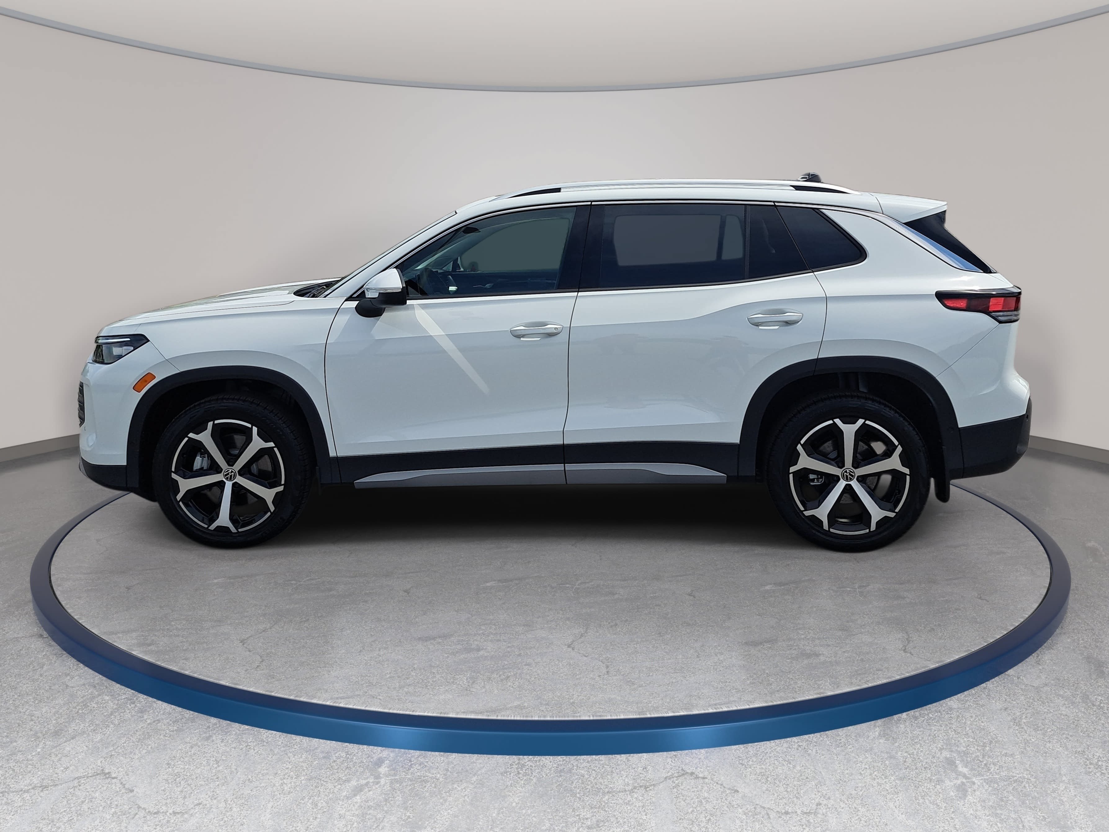 New 2026 Volkswagen Tiguan SE AWD/4WD image 8