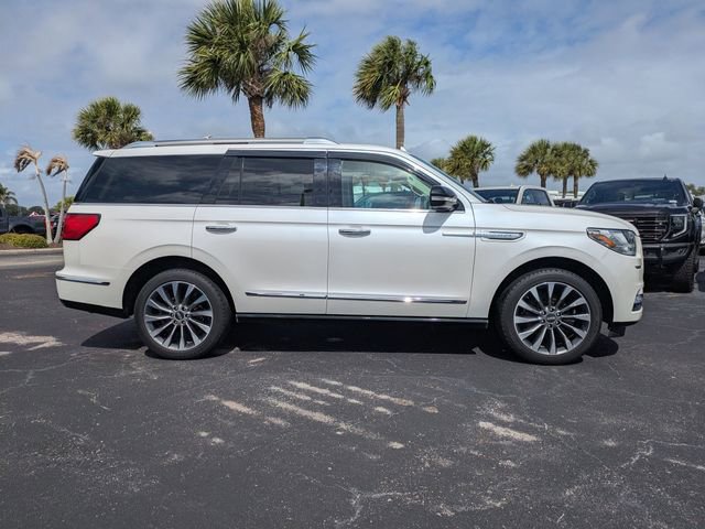 Used 2018 Lincoln Navigator Select image 3