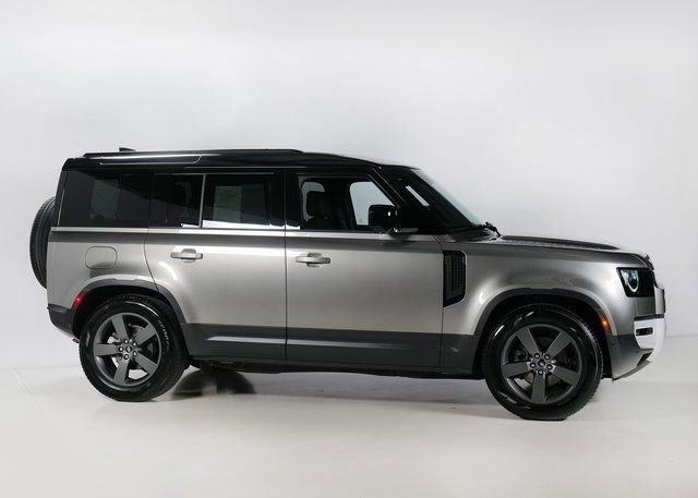 Used 2025 Land Rover Defender 110 S image 29
