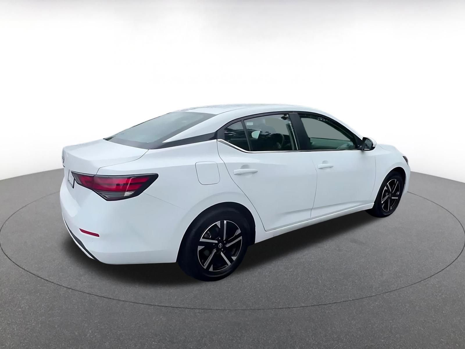 Used 2025 Nissan Sentra SV FWD image 15