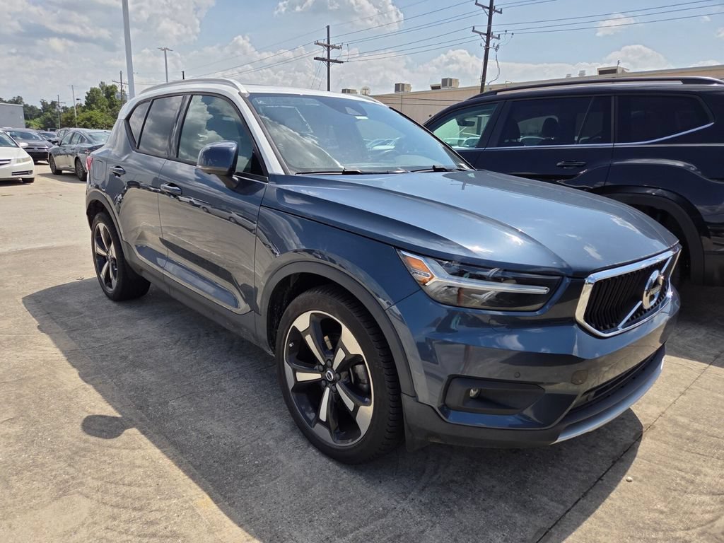 Used 2021 Volvo XC40 T5 Momentum w/ Premium Package AWD/4WD image 3