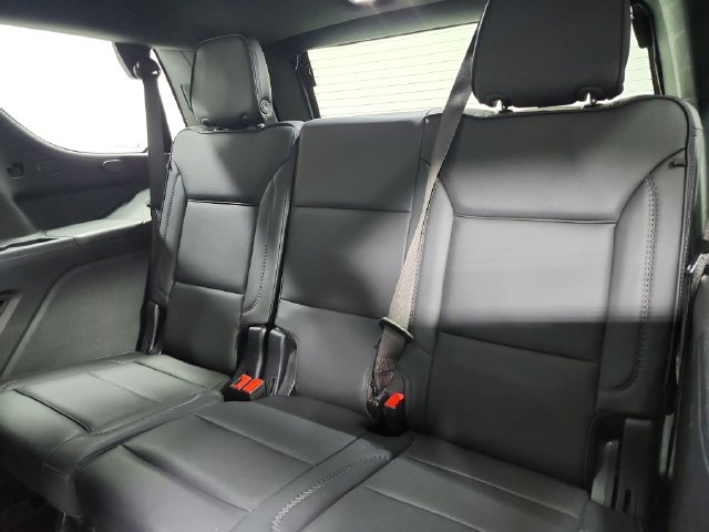 Used 2025 GMC Yukon Denali RWD image 36