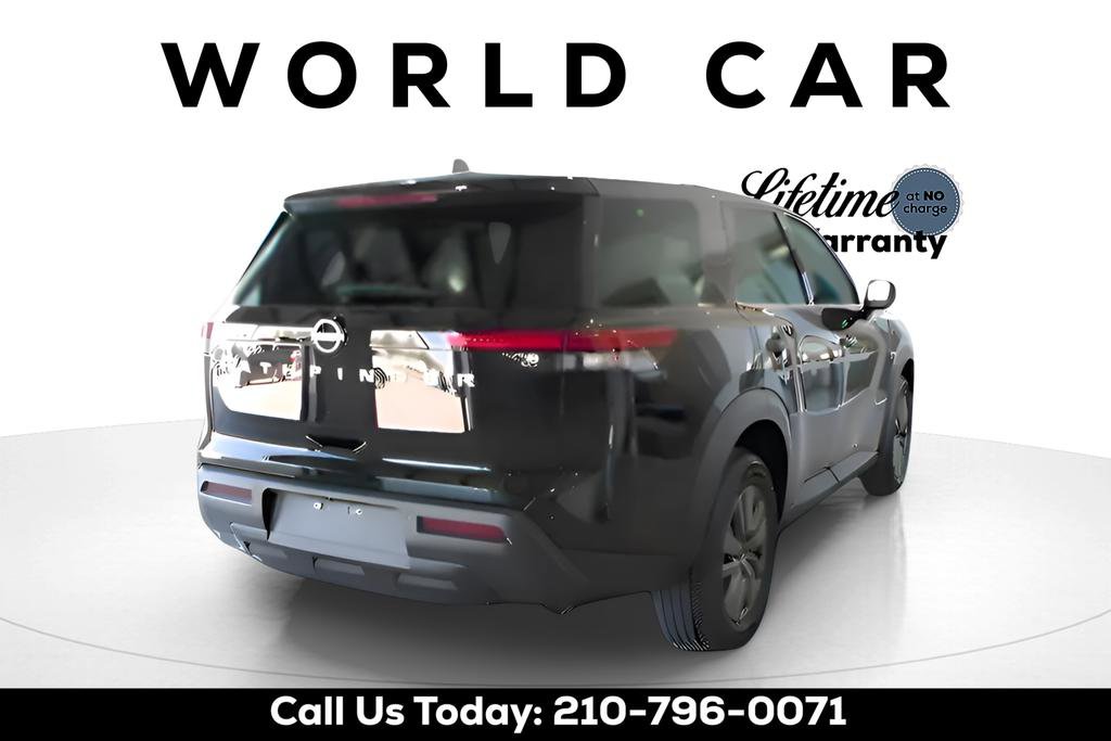 Used 2025 Nissan Pathfinder S image 3