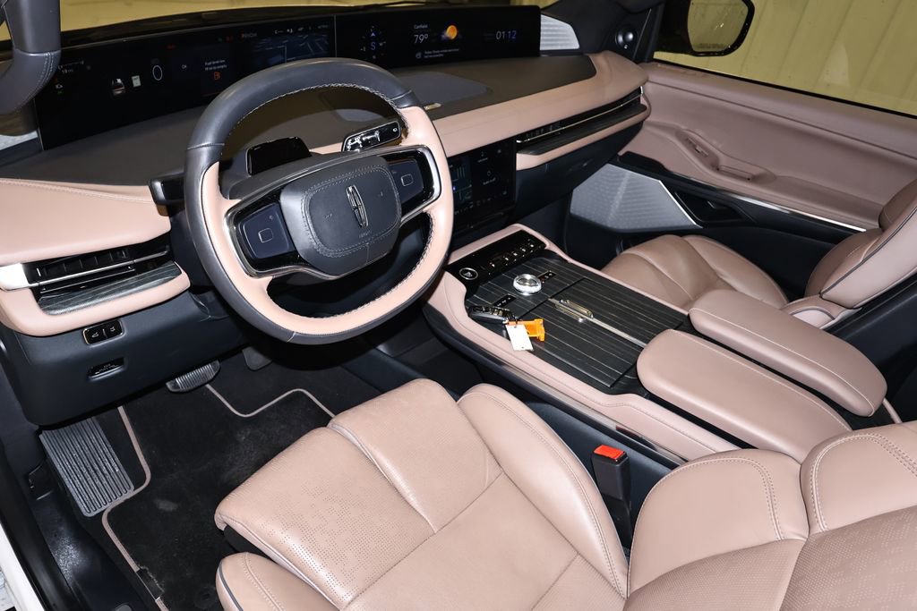 Used 2025 Lincoln Navigator Black Label image 40