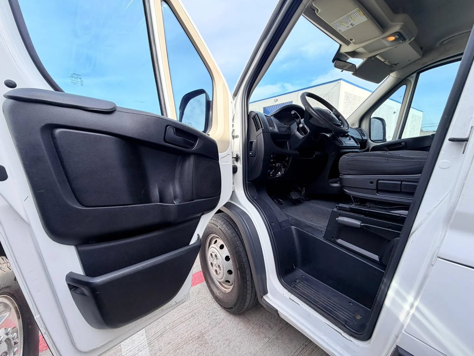 Used 2015 RAM ProMaster 2500 w/ Interior Convenience Group FWD image 8