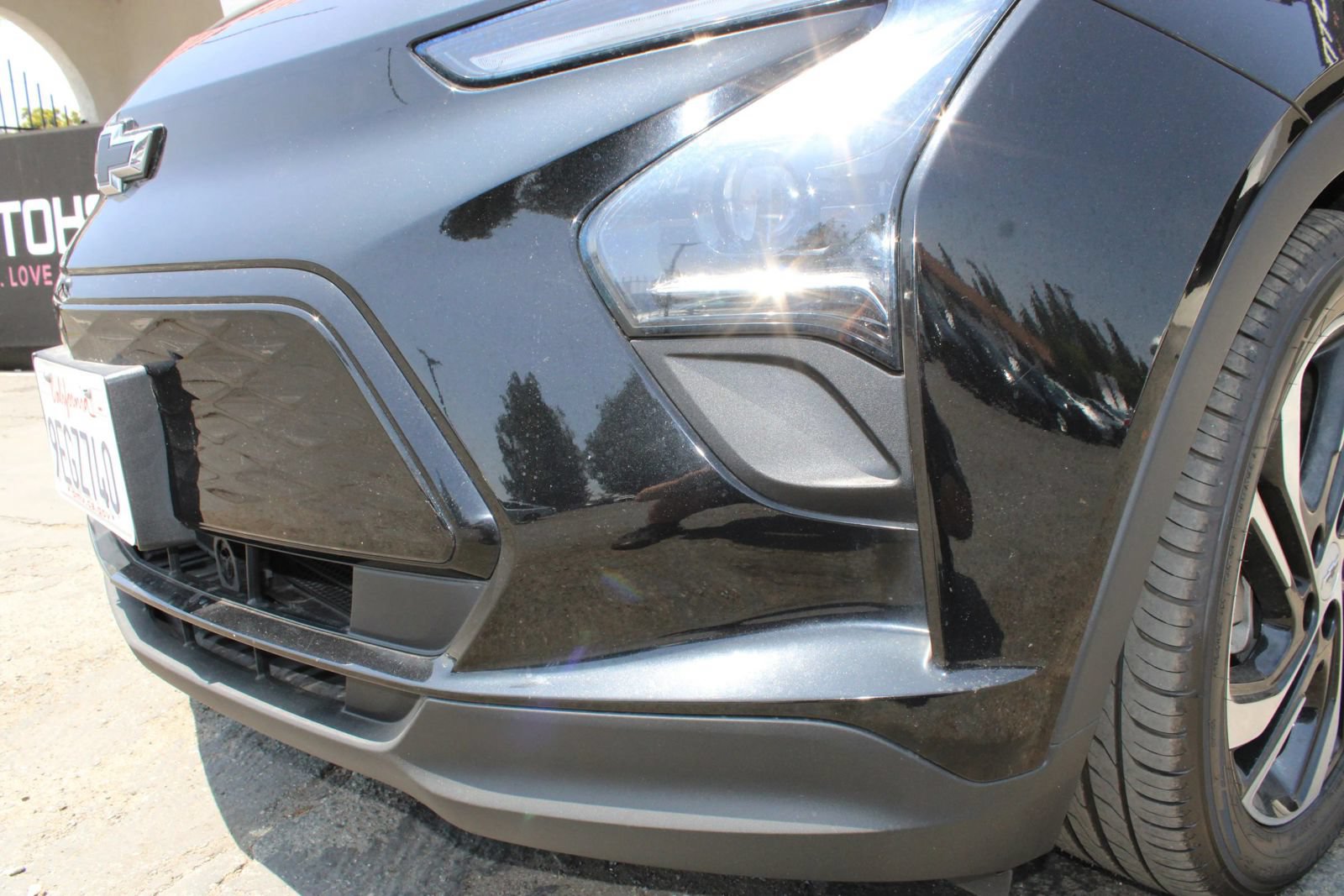 Used 2022 Chevrolet Bolt LT w/ Infotainment Package FWD image 4