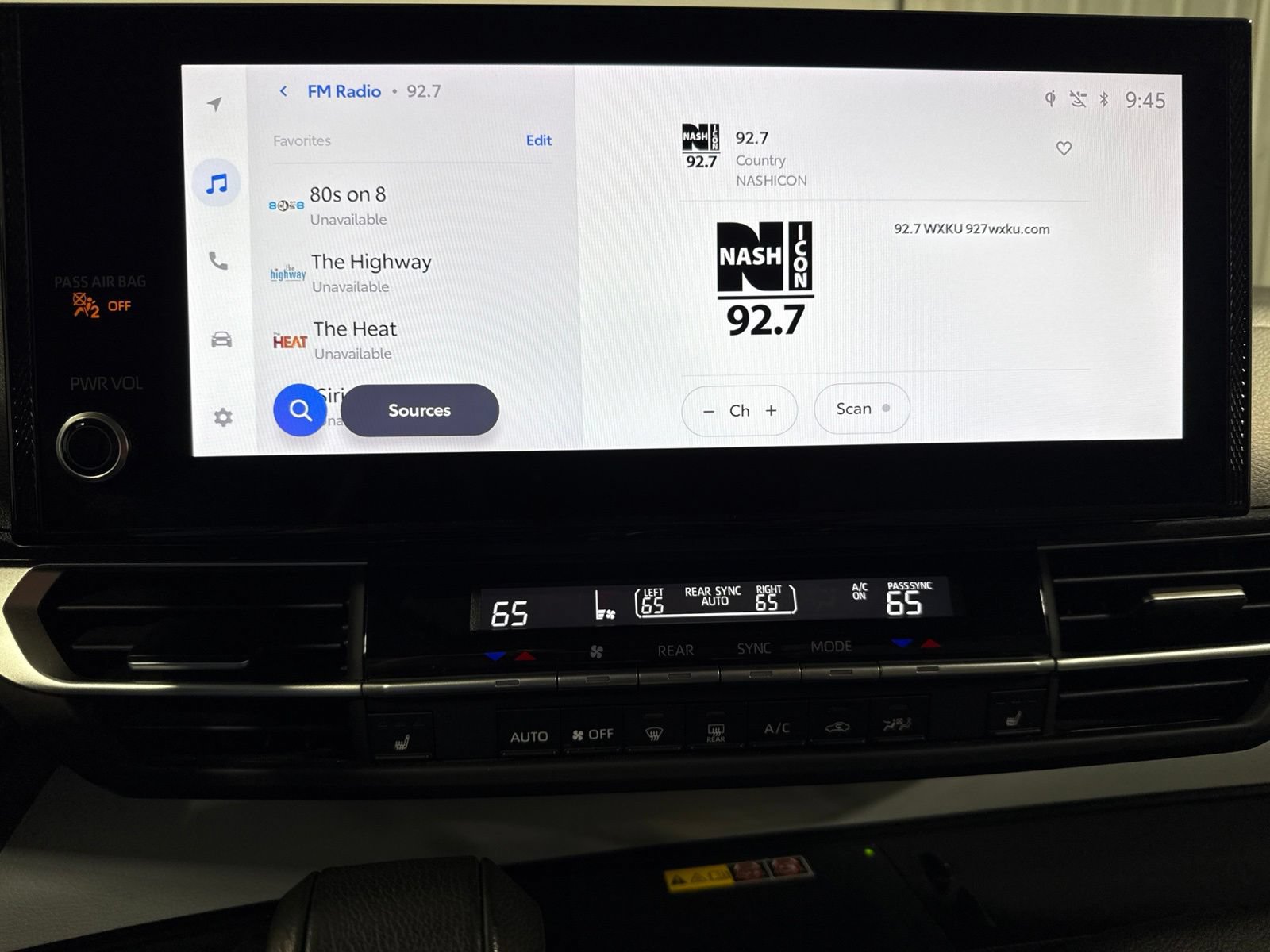 Used 2025 Toyota Sienna XLE FWD image 34