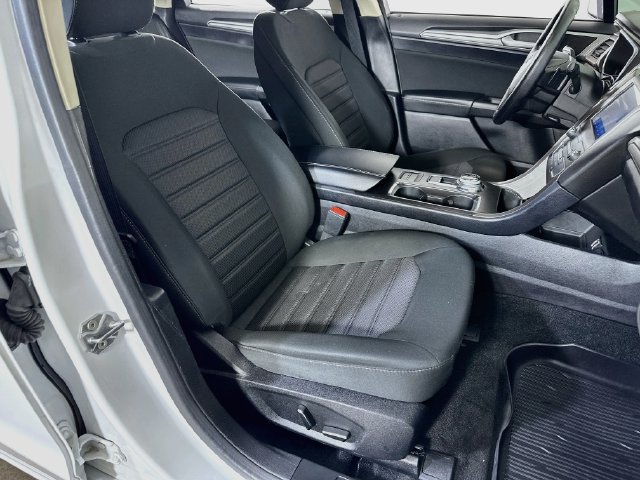 Used 2019 Ford Fusion SE FWD image 13