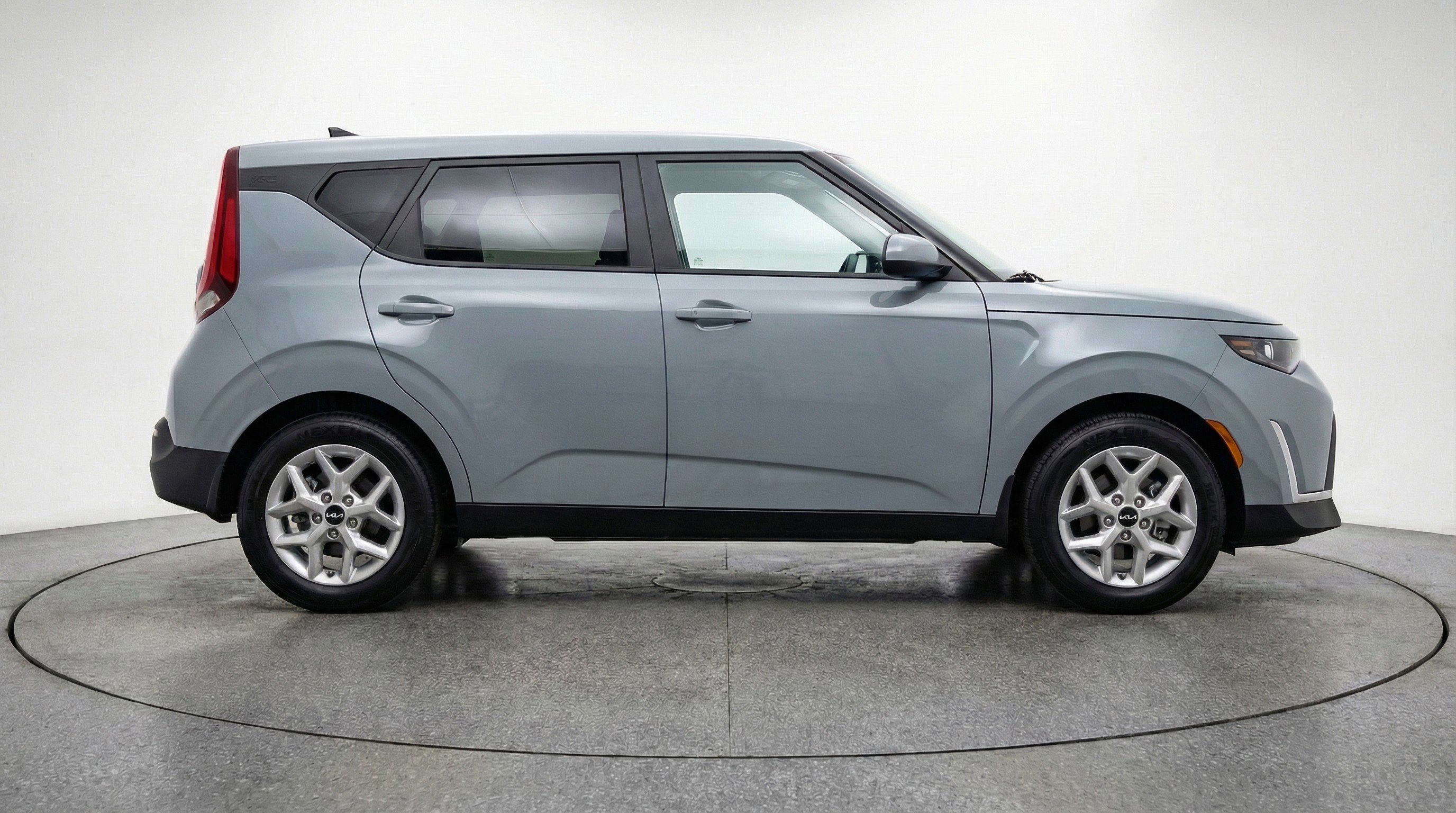 Used 2025 Kia Soul LX w/ LX Technology Package image 11
