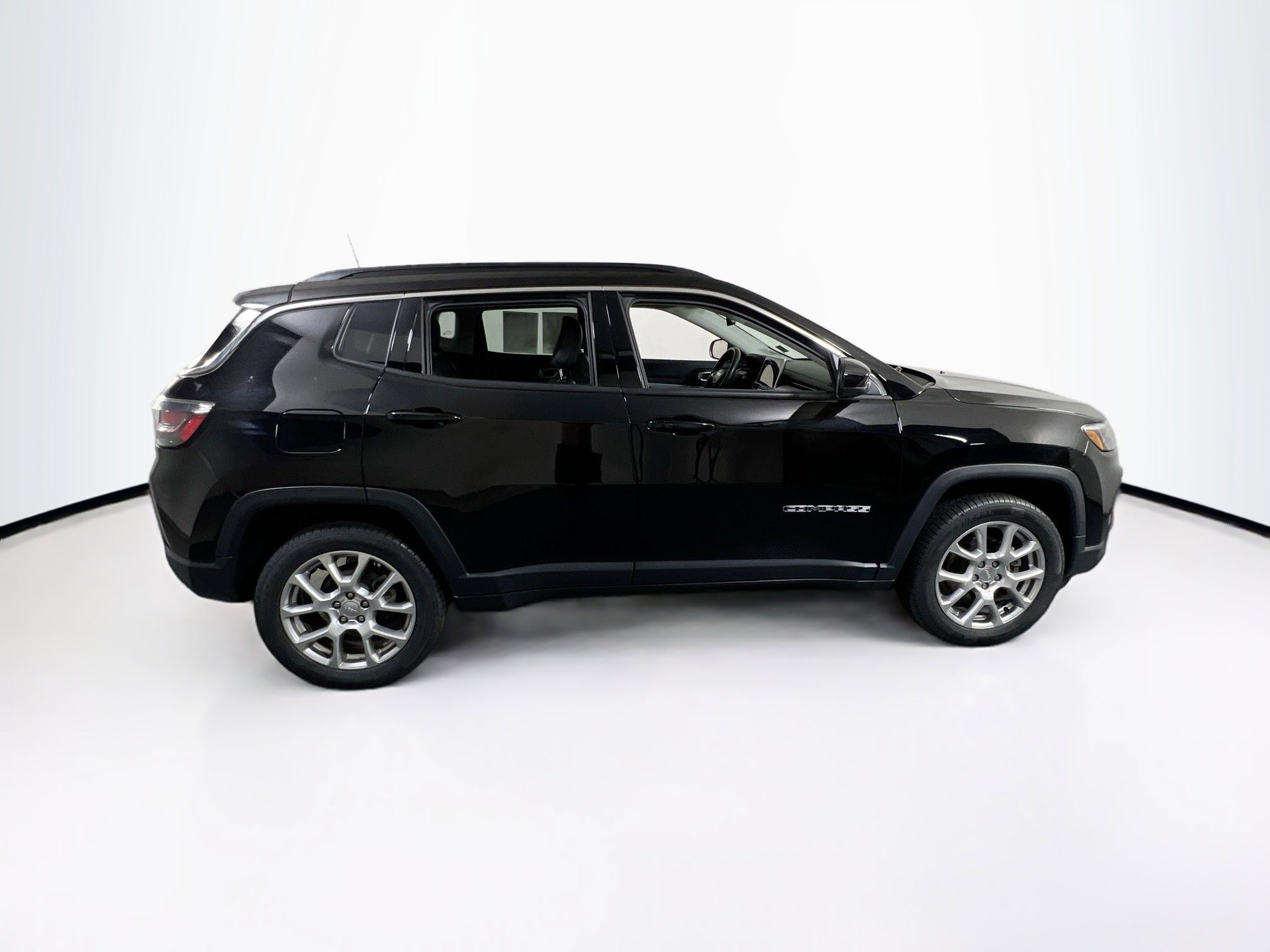 Used 2022 Jeep Compass Latitude w/ Sun and Sound Group image 4