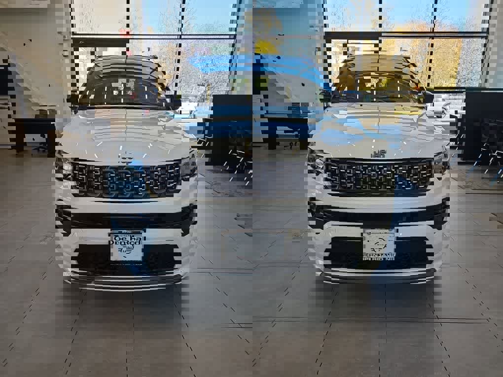 Used 2024 Jeep Compass Limited w/ High Altitude Package image 2