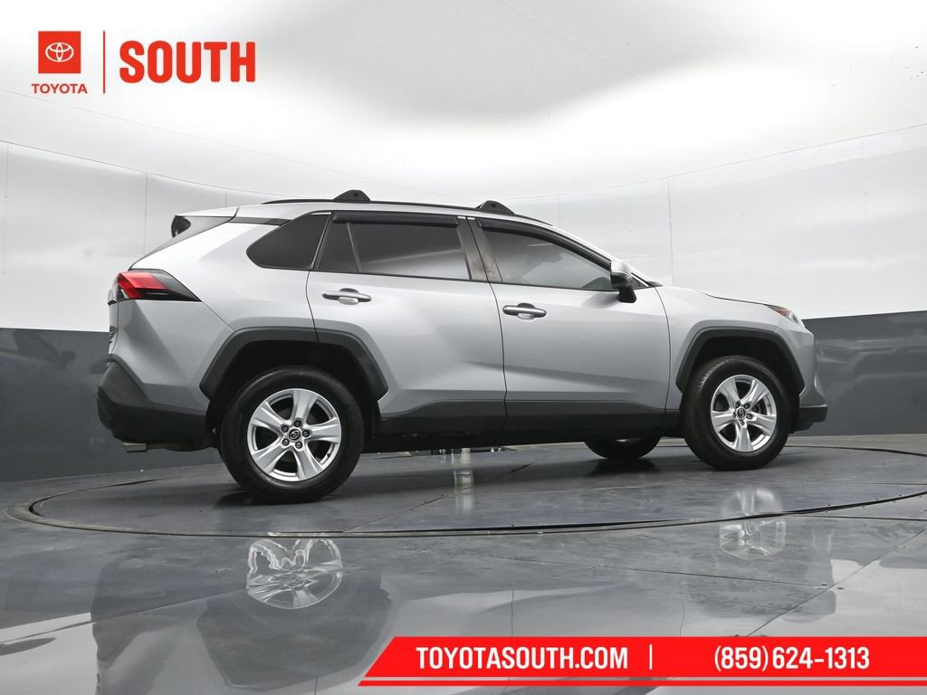 Used 2019 Toyota RAV4 XLE w/ Carpet Mat Package AWD/4WD image 37