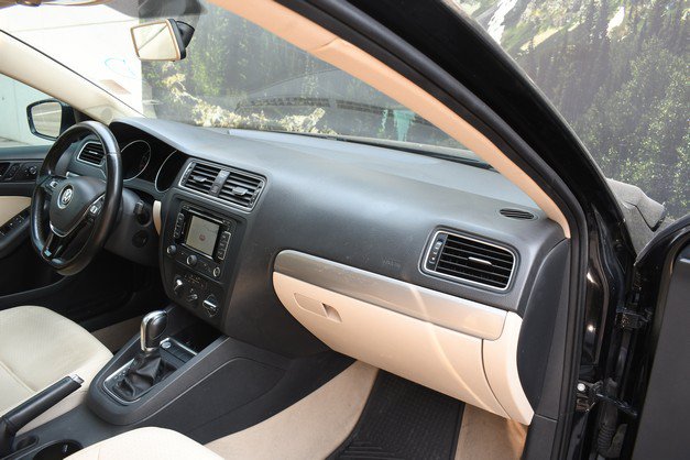 Used 2015 Volkswagen Jetta SE FWD image 25