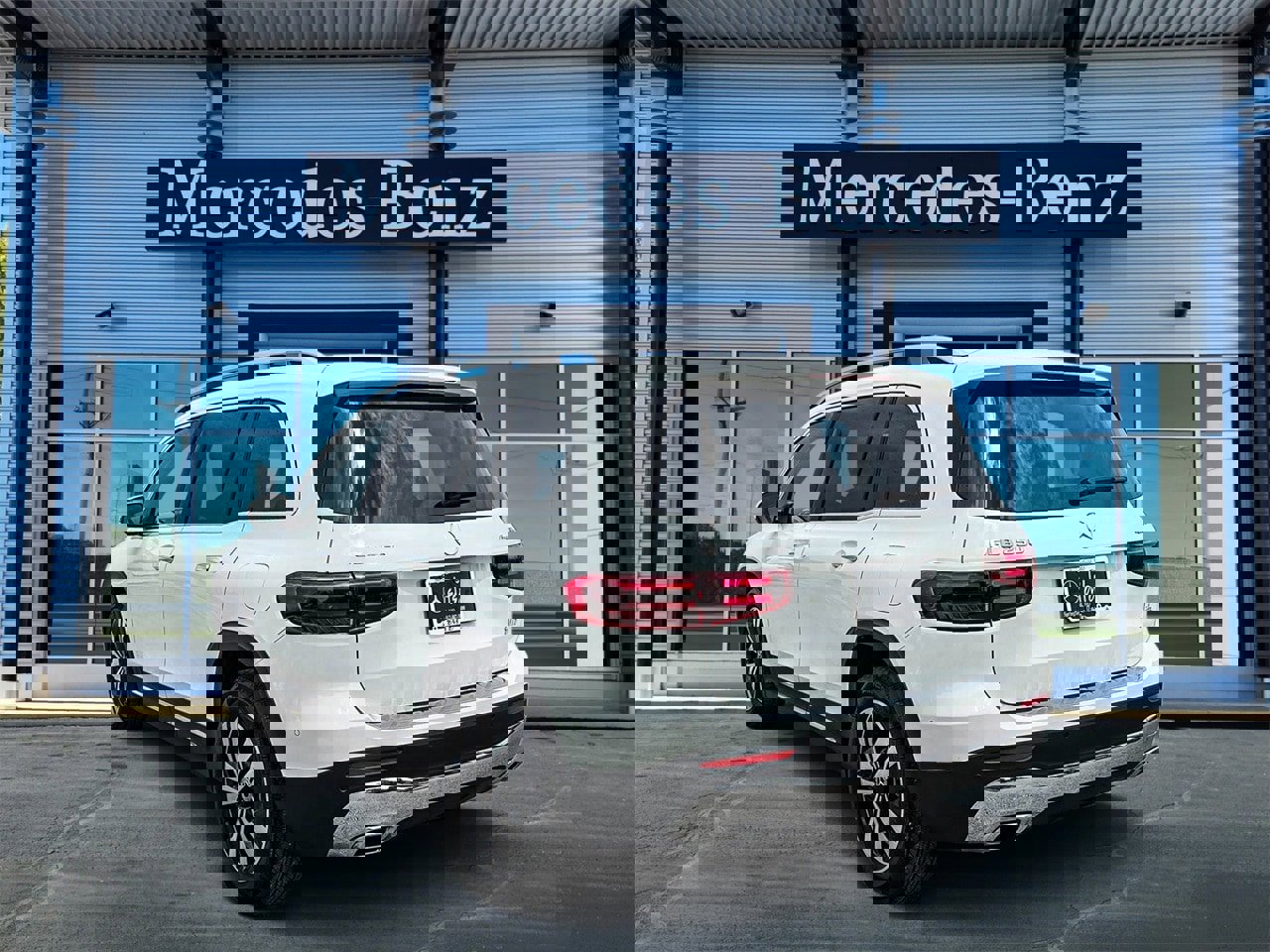 New 2026 Mercedes-Benz GLB 250 4MATIC image 4