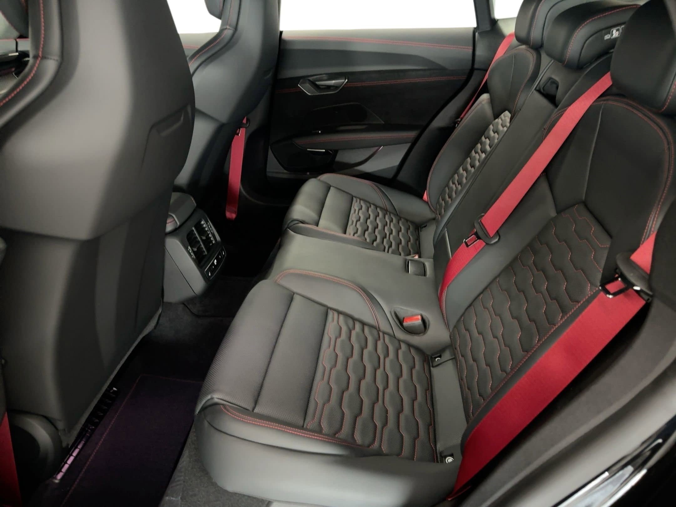 New 2026 Audi RS e-tron GT performance image 15