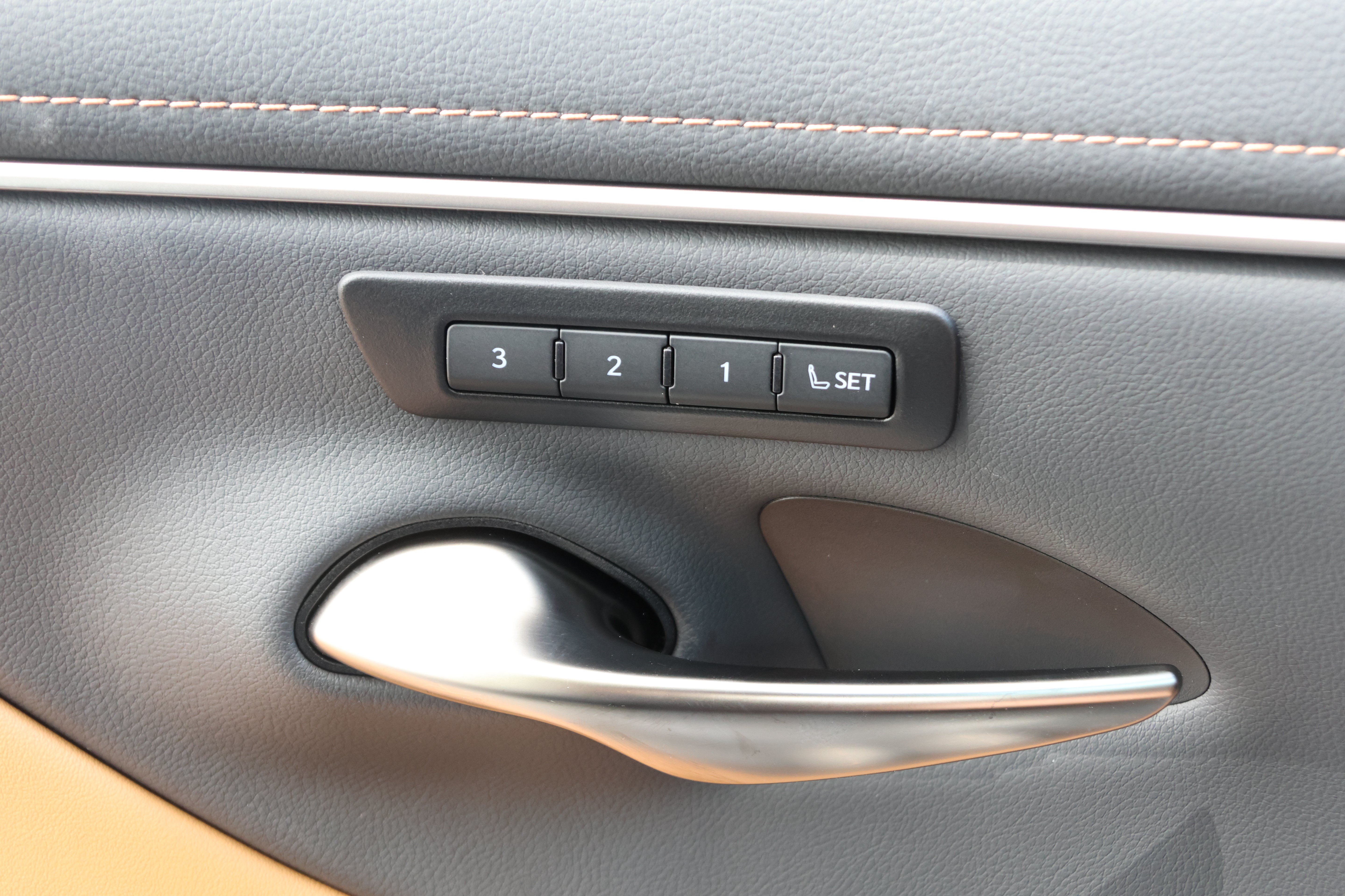 Certified 2025 Lexus ES 350 w/ Premium Package FWD image 13