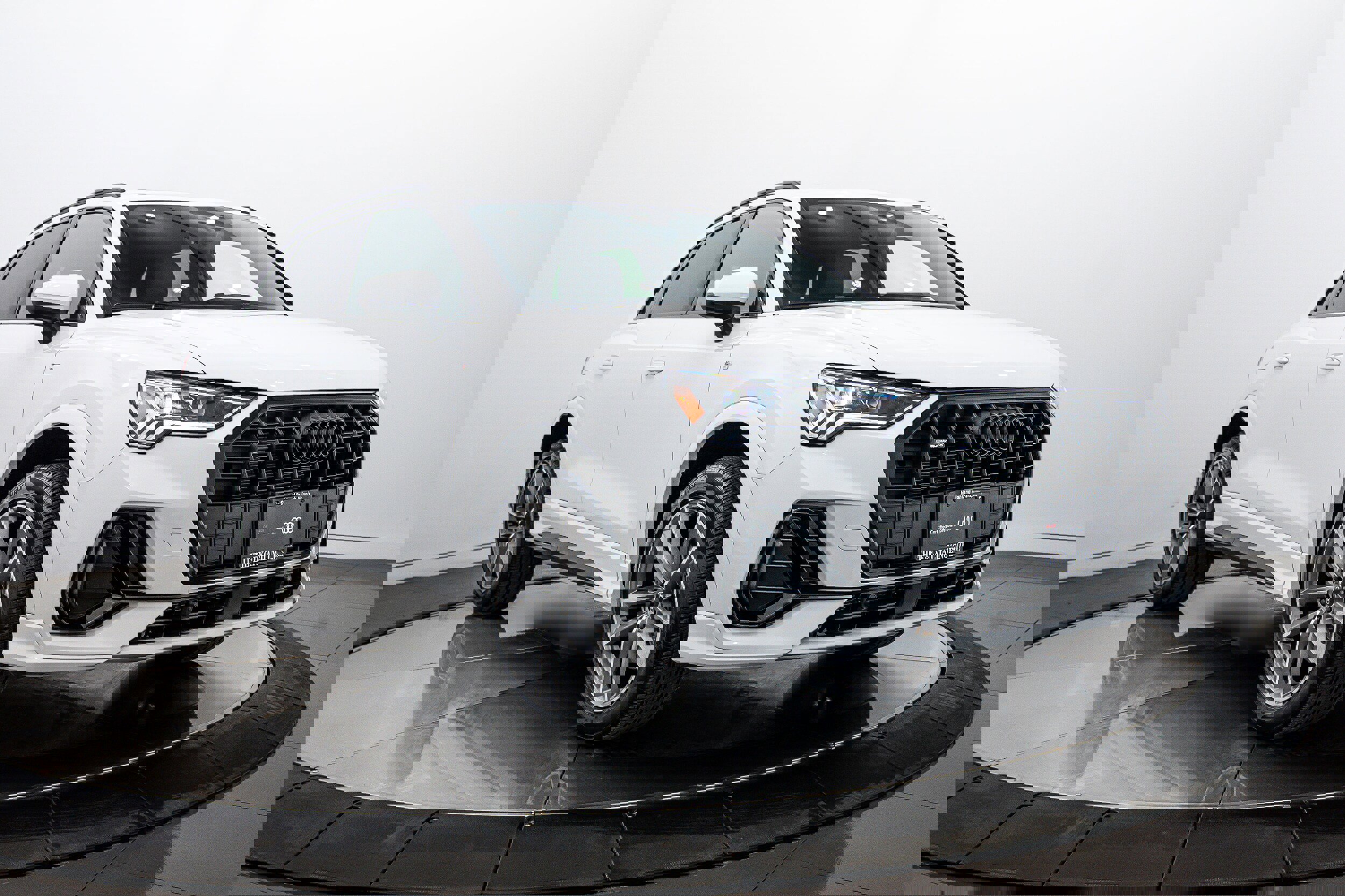 Used 2025 Audi Q3 2.0T Premium w/ Convenience Package image 2