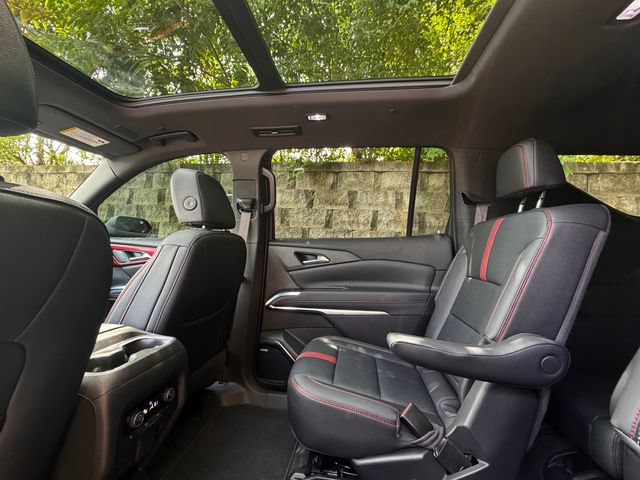 Used 2024 Chevrolet Traverse RS AWD/4WD image 35