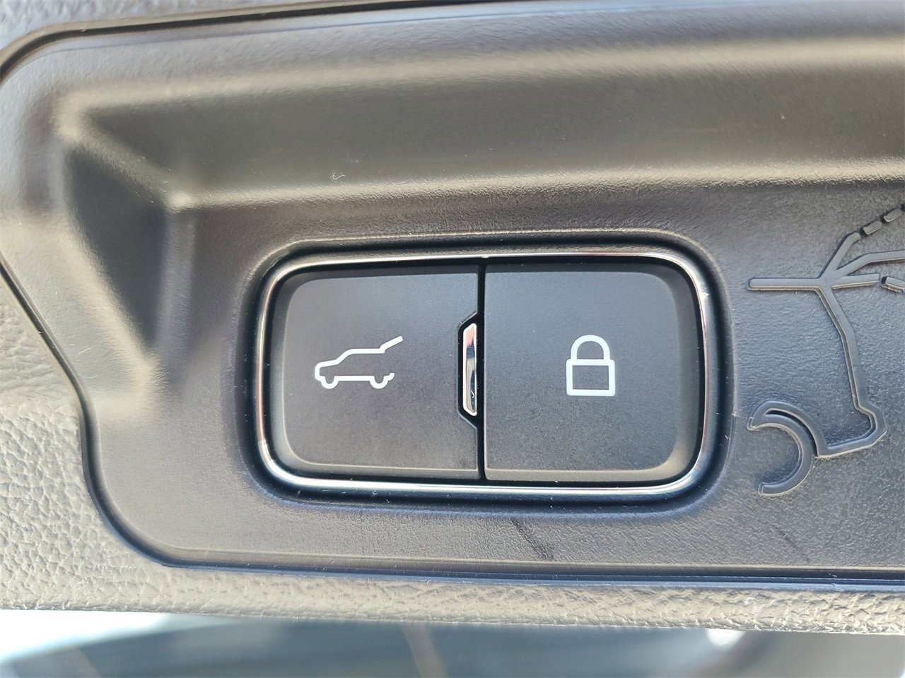 Used 2023 Ford Explorer ST-Line w/ Class IV Trailer Tow Package image 7