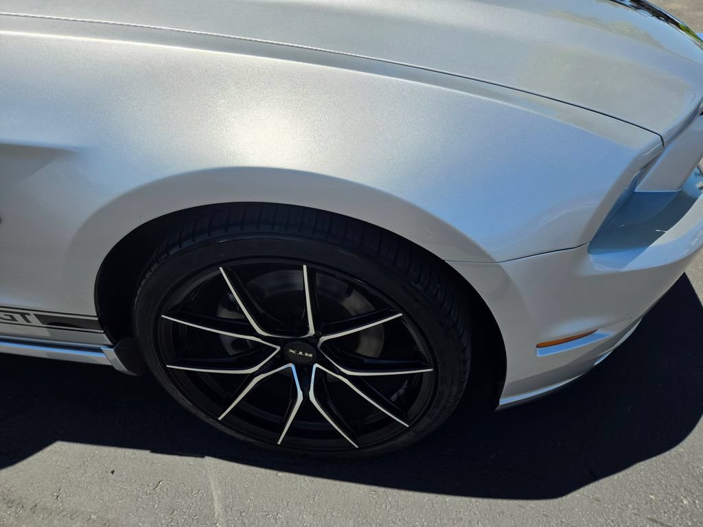 Used 2013 Ford Mustang GT Premium RWD image 16