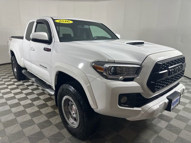 Used 2016 Toyota Tacoma TRD Sport image 1