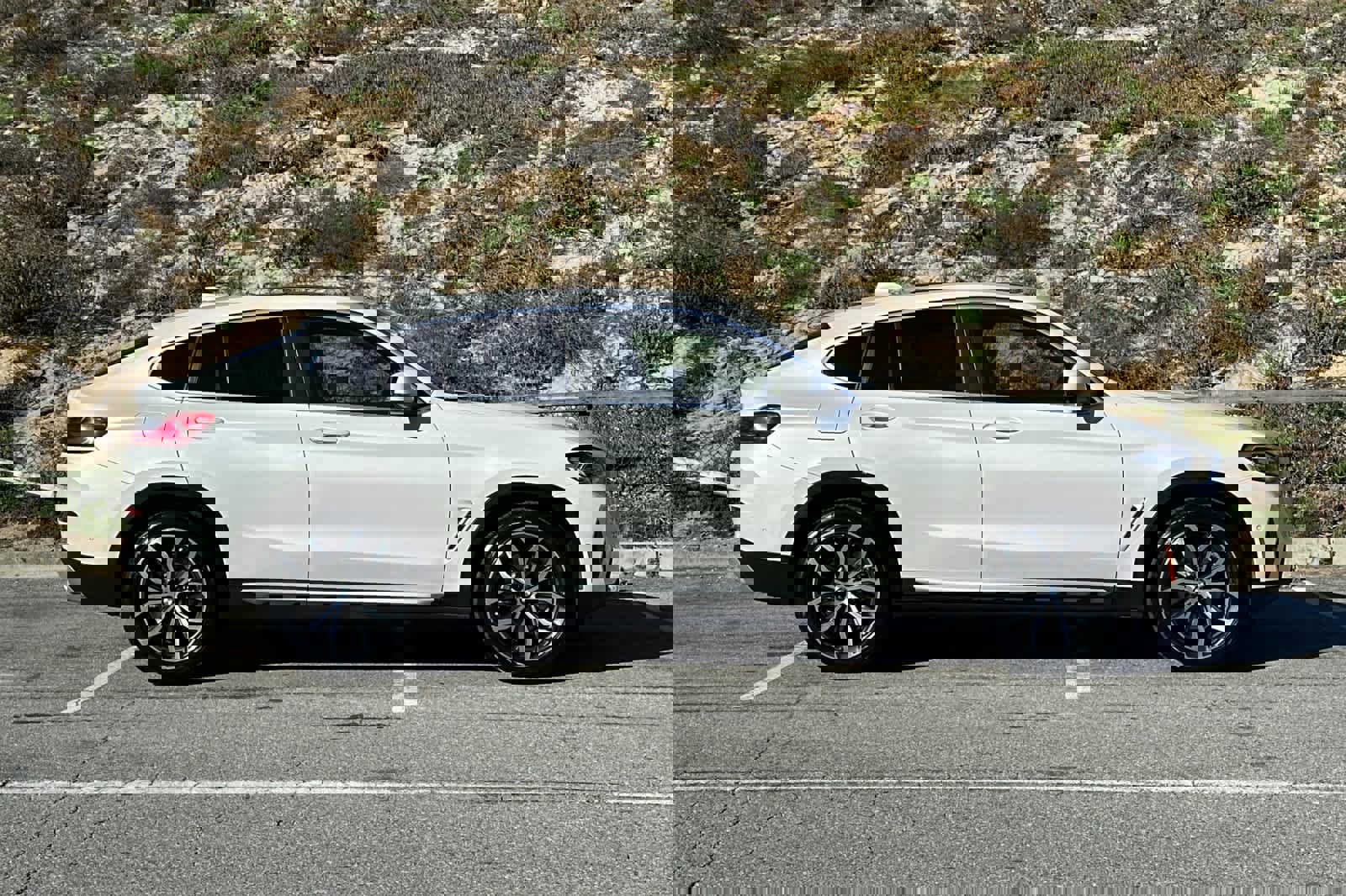 Certified 2023 BMW X4 xDrive30i w/ Premium Package image 6