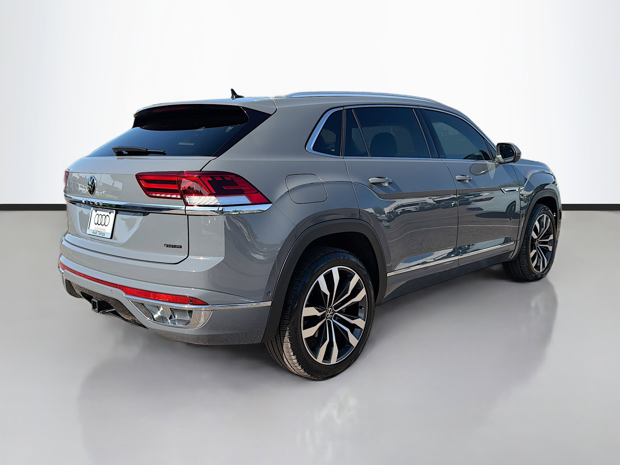 Used 2023 Volkswagen Atlas Cross Sport SEL Premium R-Line image 3