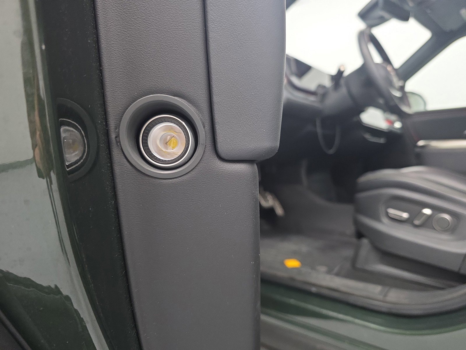 Used 2024 Rivian R1S Adventure AWD/4WD image 32