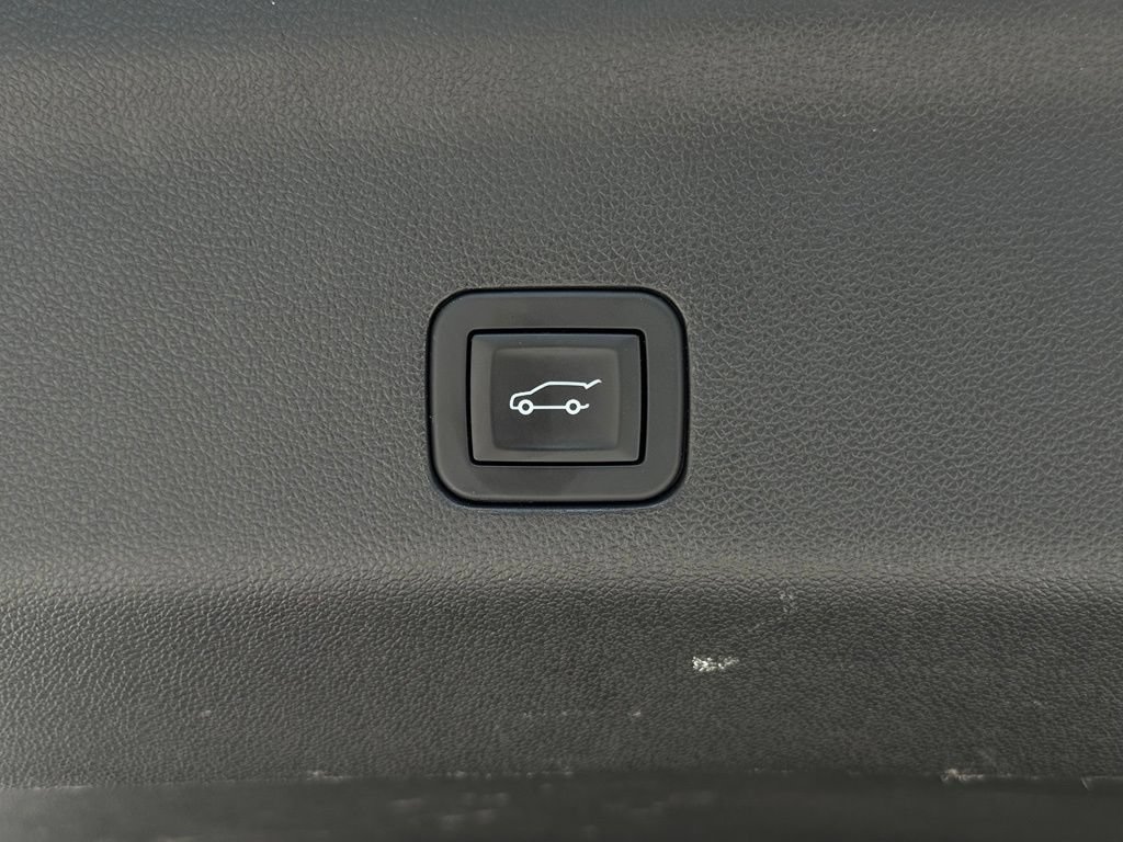 Used 2025 Chevrolet Tahoe LT RWD image 17