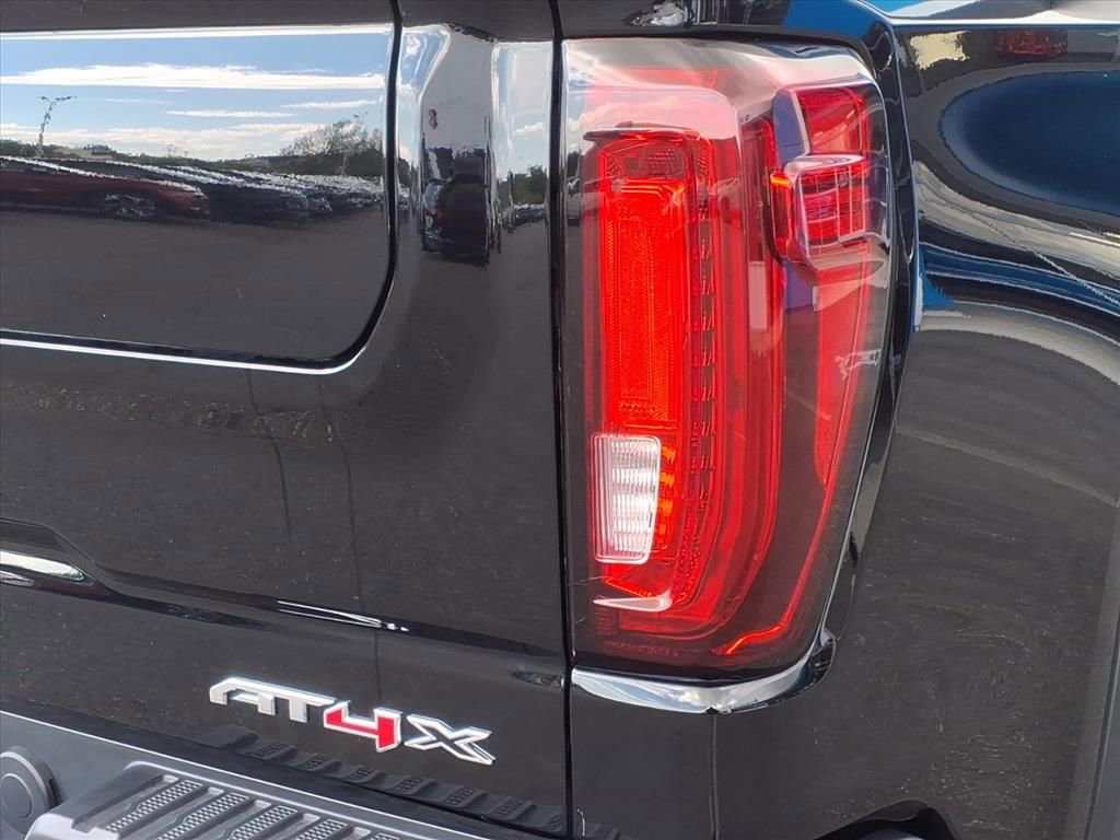 Used 2024 GMC Sierra 1500 AT4X image 8