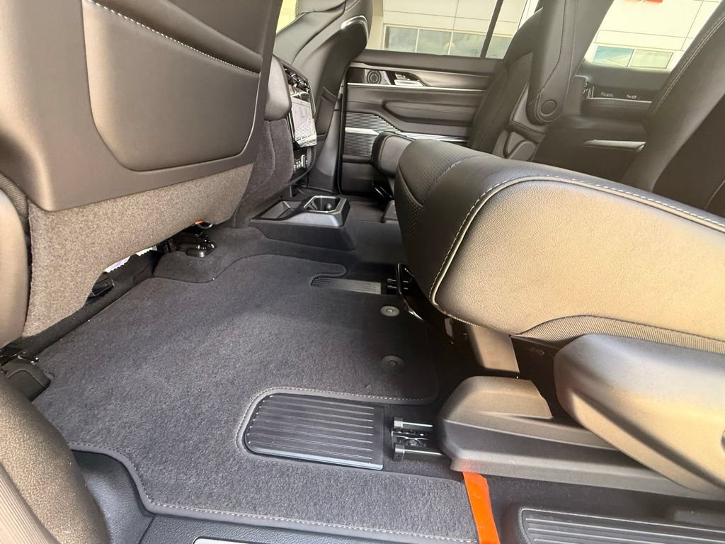 New 2026 Jeep Grand Wagoneer Summit AWD/4WD image 29