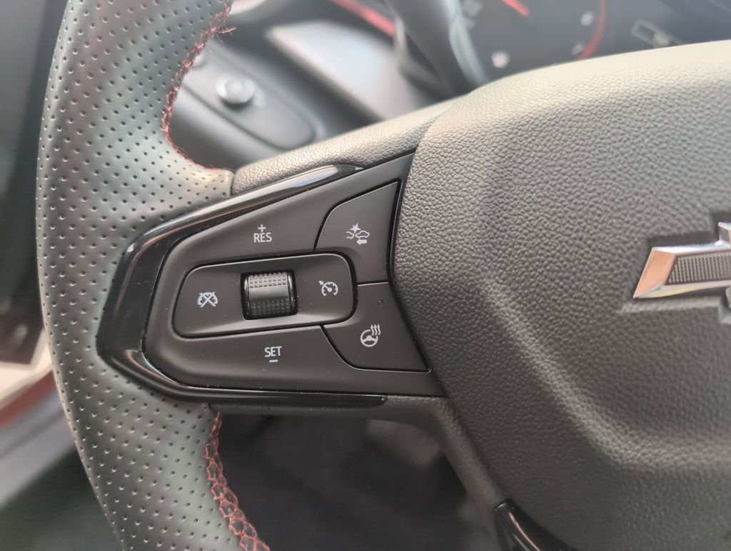 Used 2024 Chevrolet Trax RS w/ Driver Confidence Package image 17