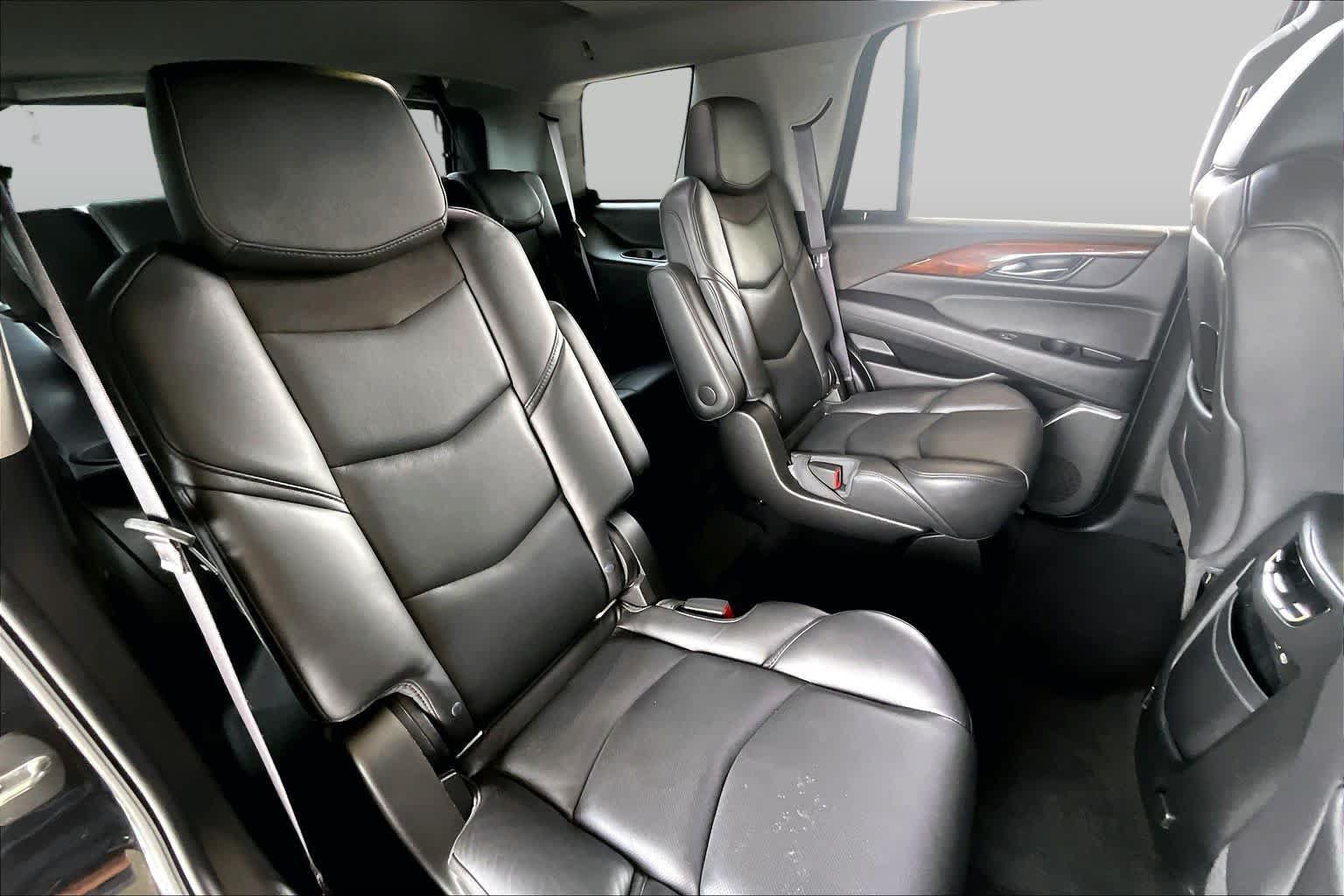Used 2017 Cadillac Escalade Luxury AWD/4WD image 17