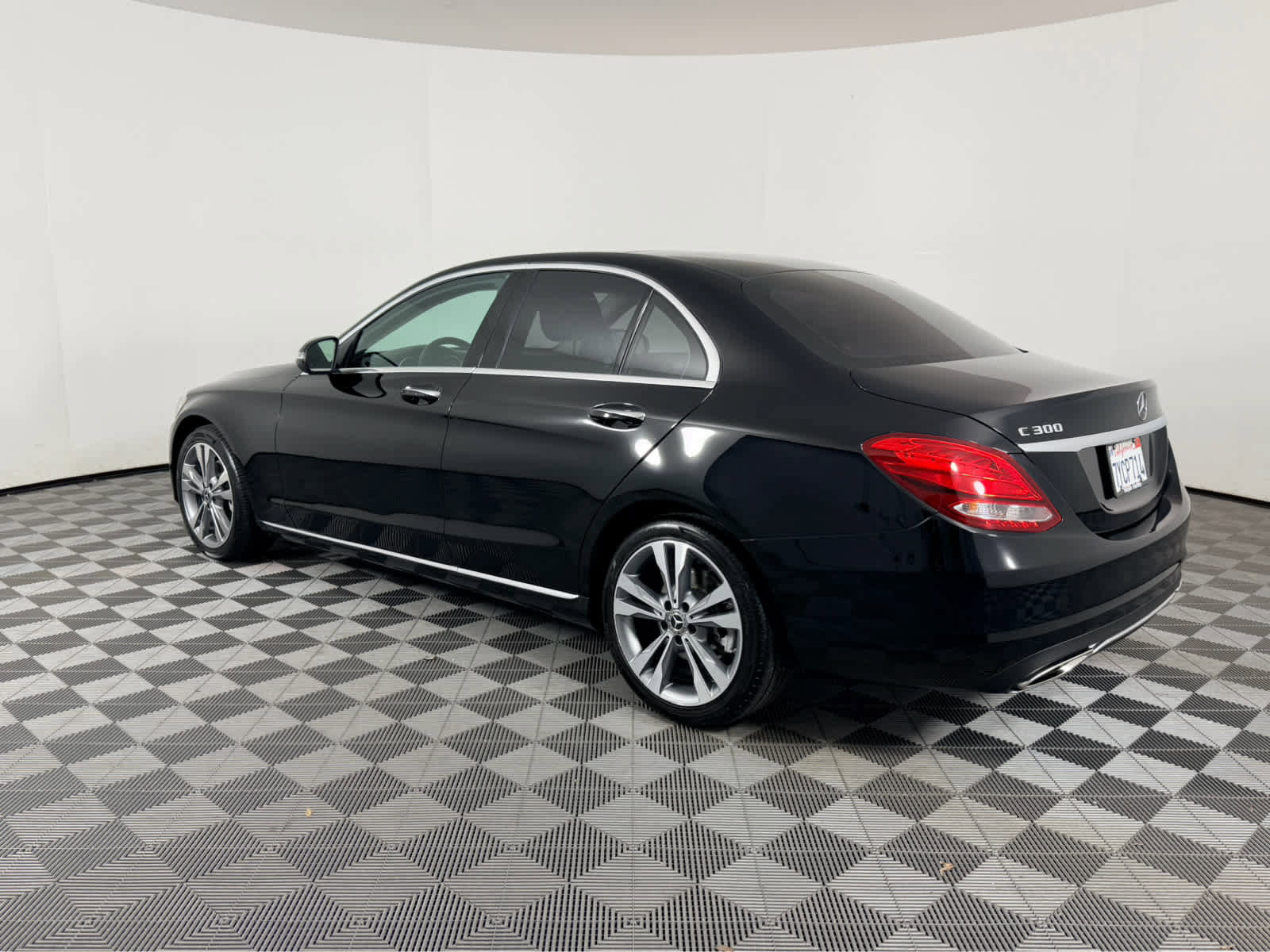 Used 2017 Mercedes-Benz C 300 Sedan image 5