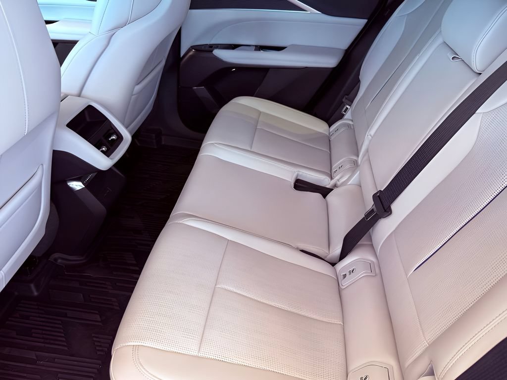 New 2026 Cadillac Lyriq Luxury w/ LPO, Floor Liner Package AWD/4WD image 17