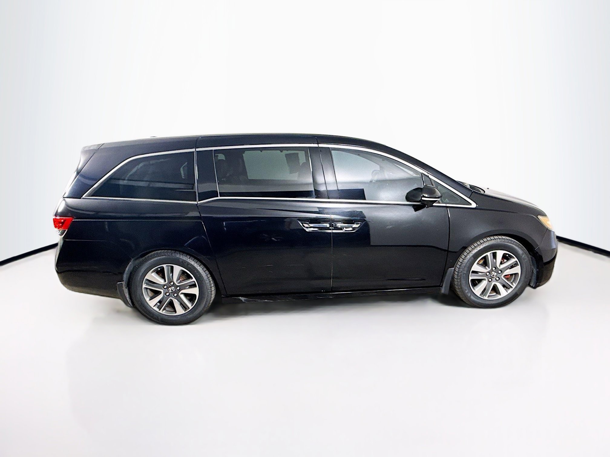 Used 2015 Honda Odyssey Touring image 2