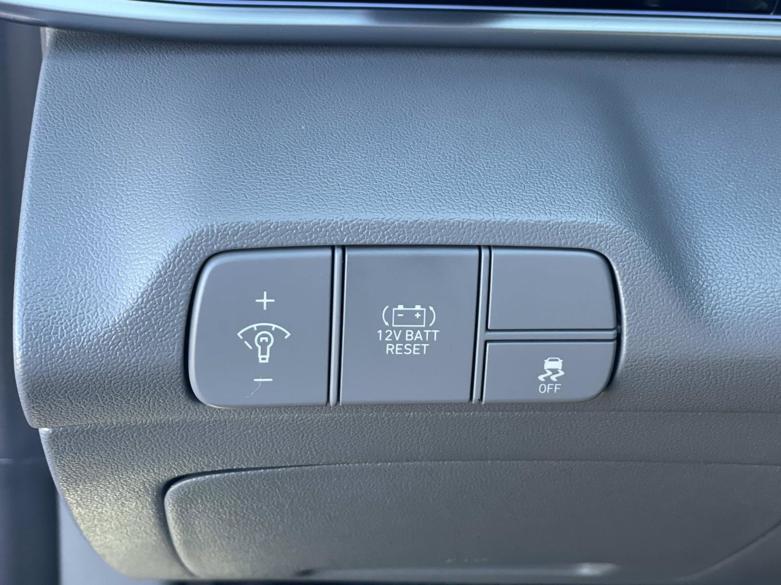 Certified 2024 Hyundai Elantra Blue image 19