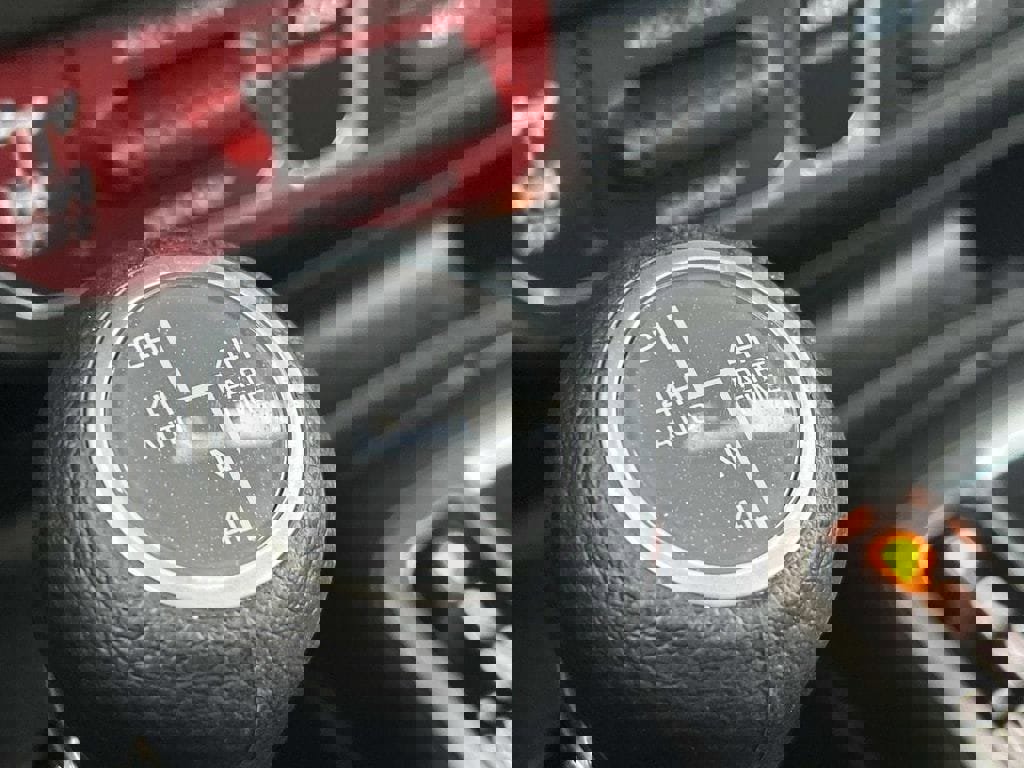 Used 2025 Jeep Wrangler Sport image 31