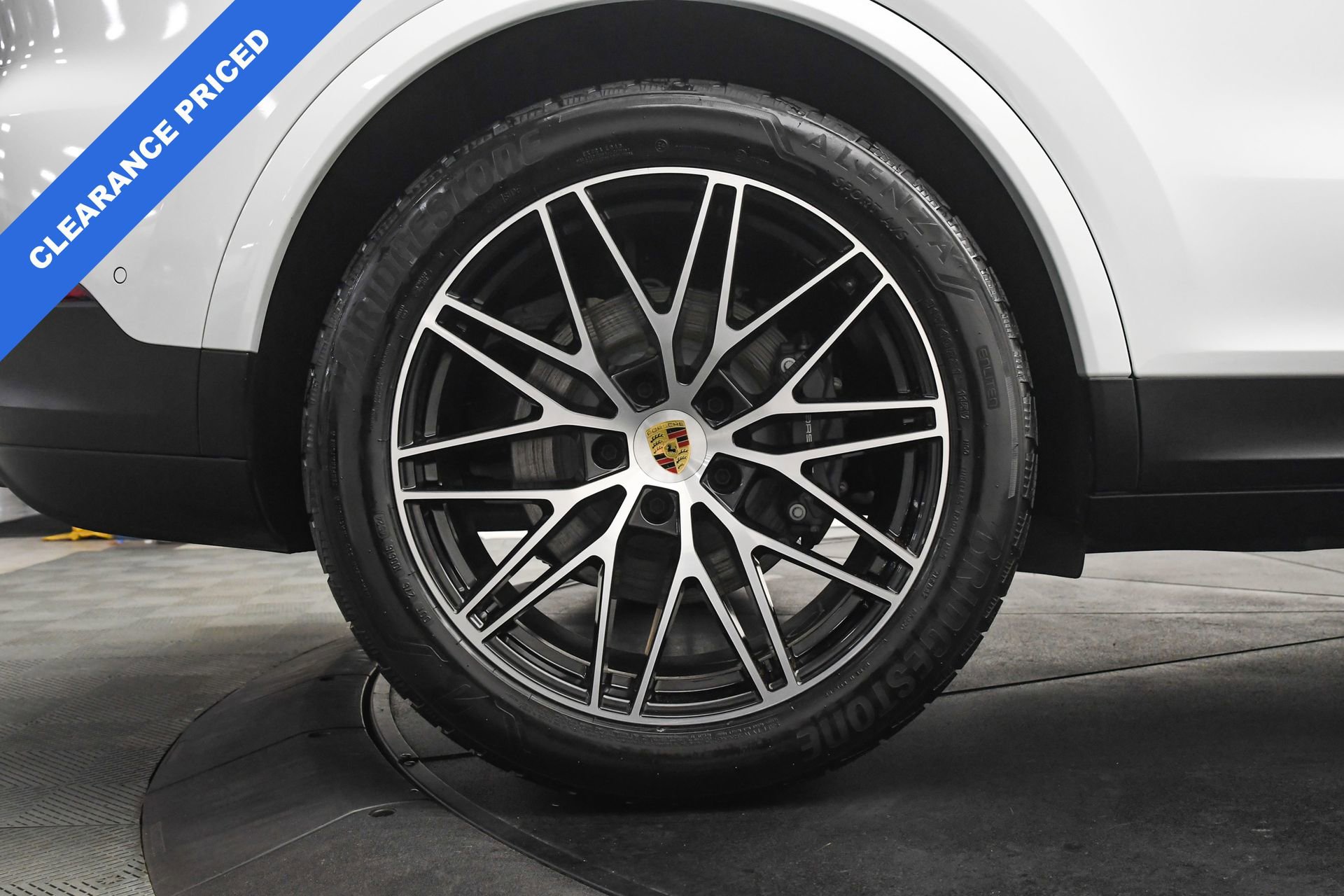 Used 2024 Porsche Cayenne Coupe image 31