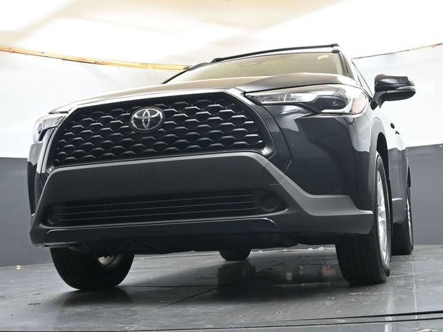 Used 2025 Toyota Corolla Cross LE AWD/4WD image 29