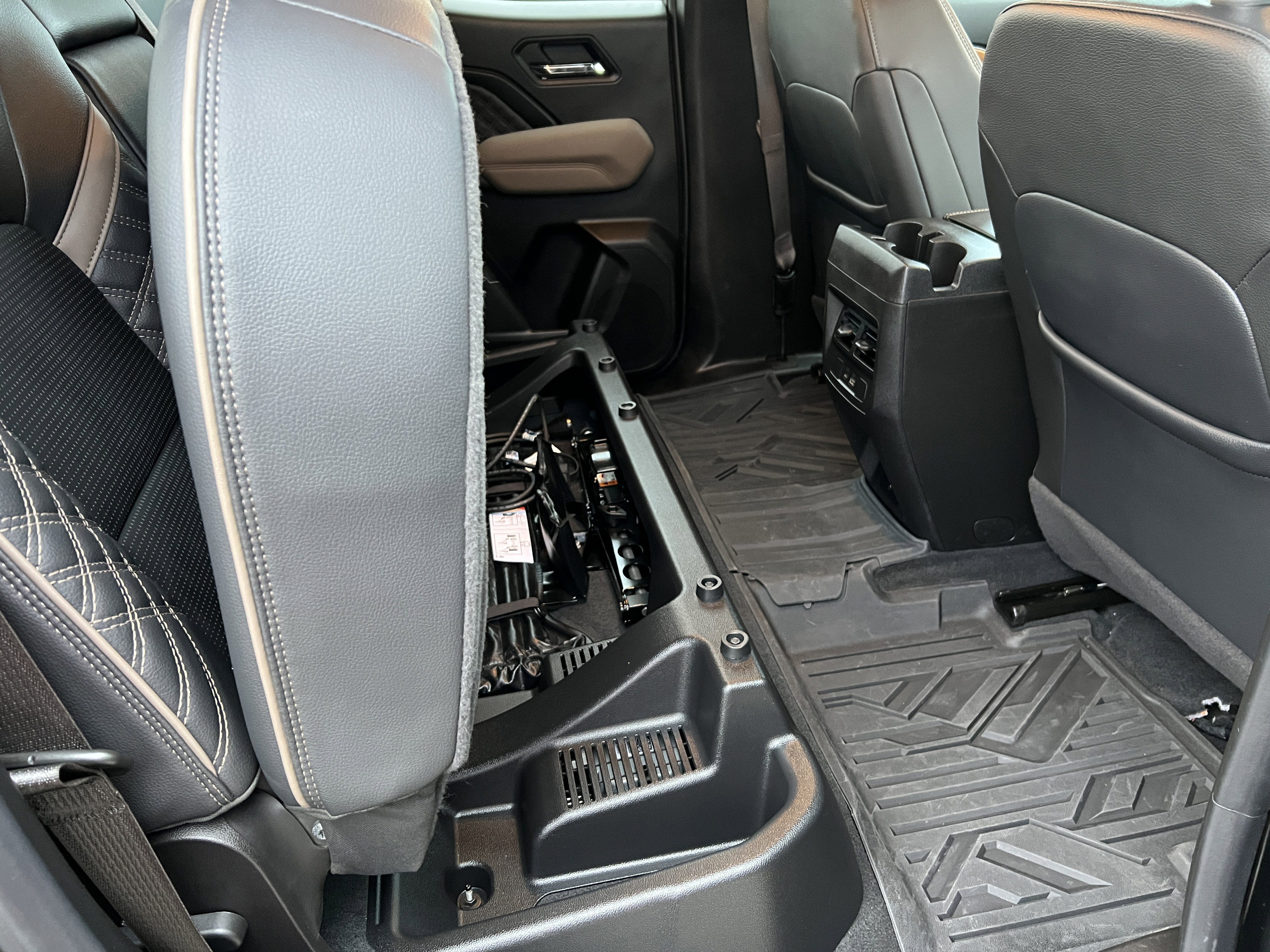 Used 2024 GMC Canyon Denali AWD/4WD image 17