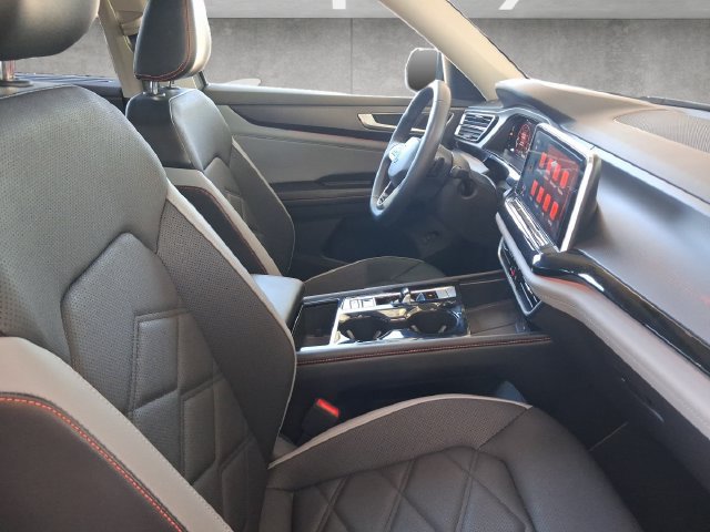 Used 2024 Volkswagen Atlas Peak Edition SE AWD/4WD image 30