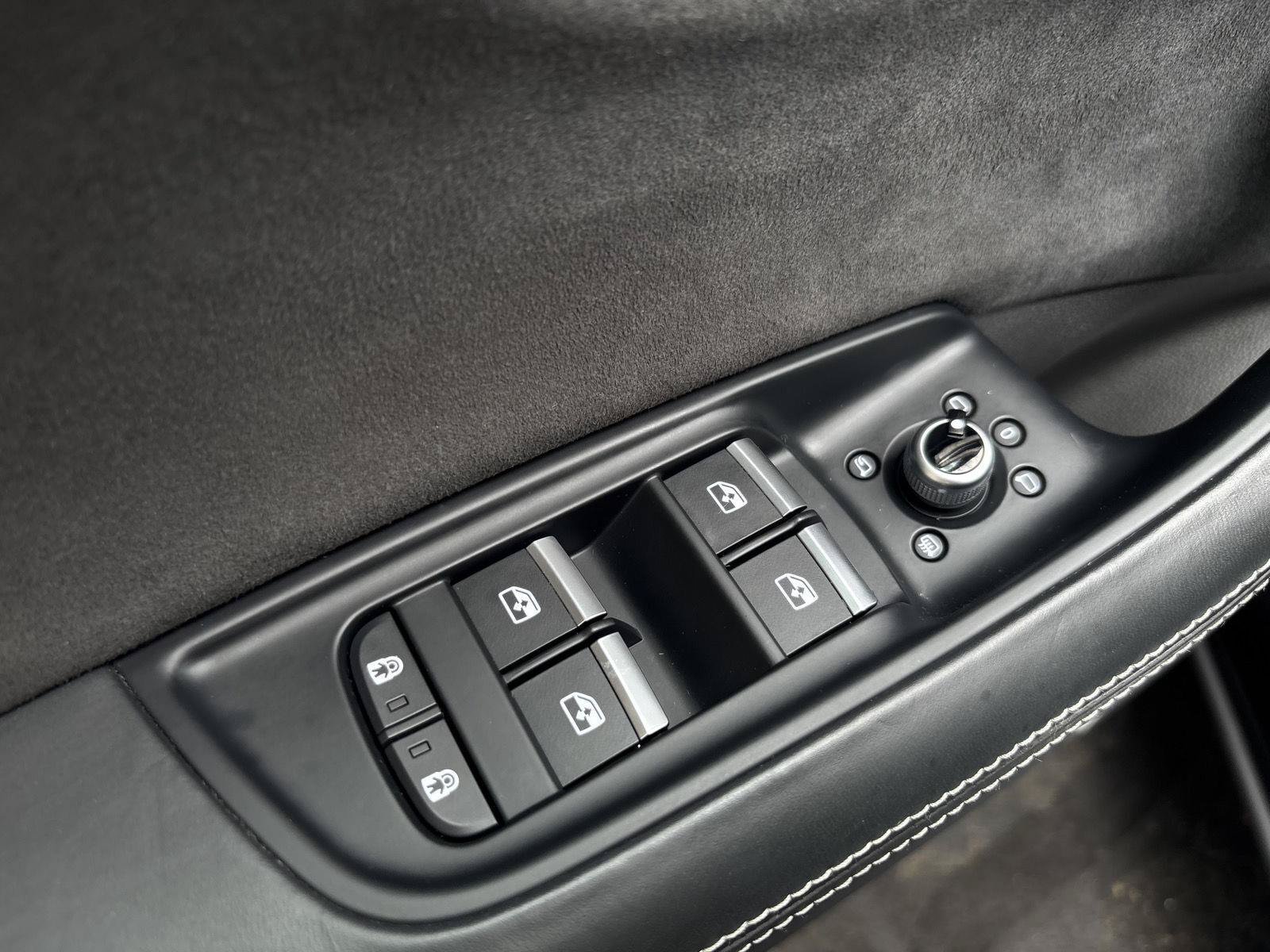 Used 2023 Audi SQ7 Prestige AWD/4WD image 12