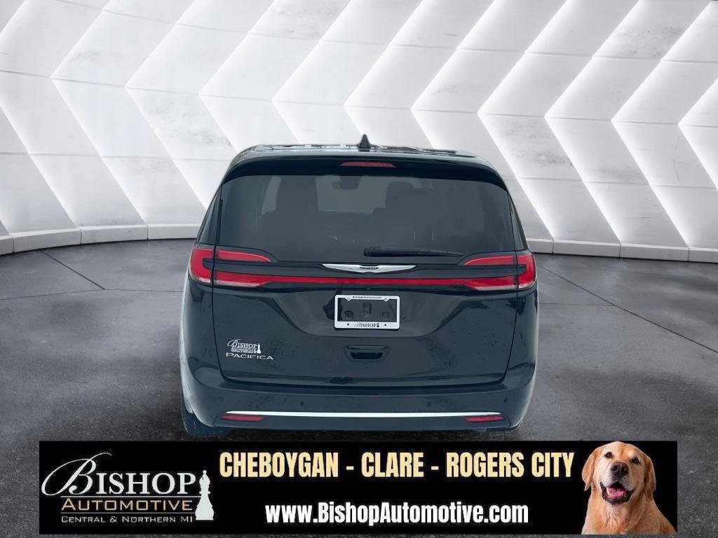 Used 2023 Chrysler Pacifica Touring-L image 19