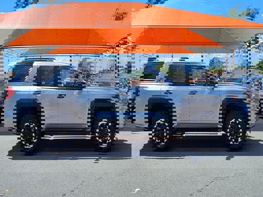 Certified 2025 Toyota 4Runner TRD Off-Road image 3