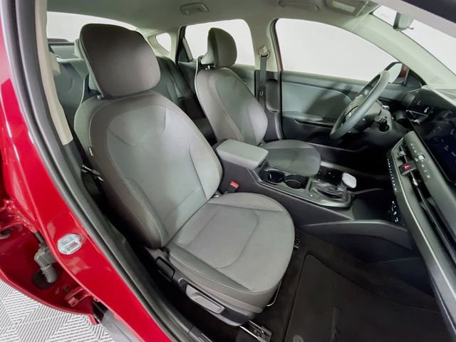 Used 2025 Kia K4 LXS image 27